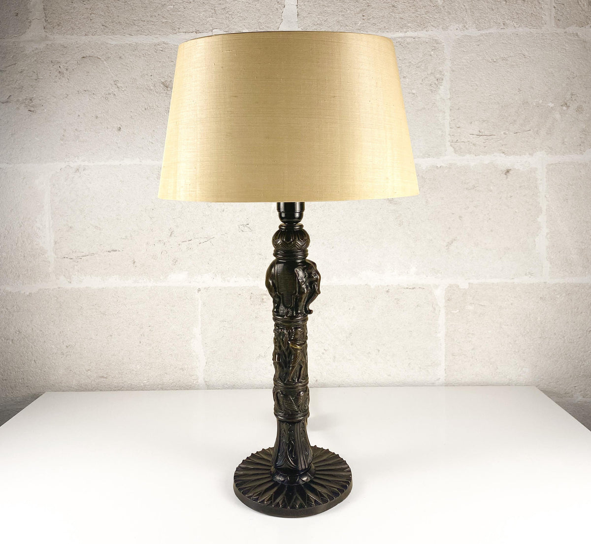 Lampe de table éléphant en bronze Art Déco – Attribuée à Voss of Fredericia