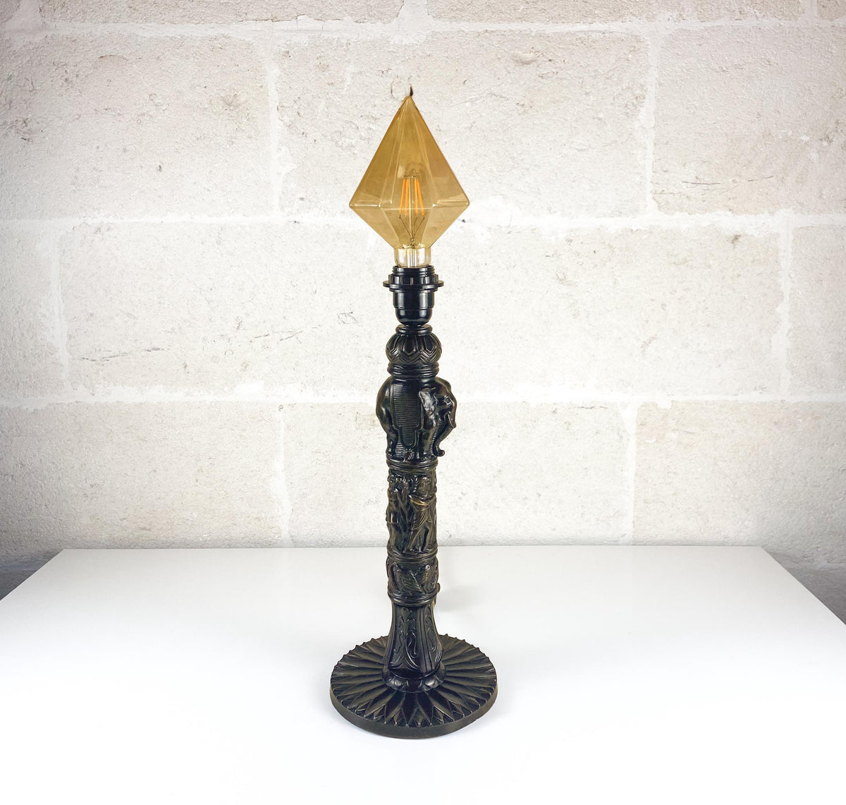 Lampe de table éléphant en bronze Art Déco – Attribuée à Voss of Fredericia