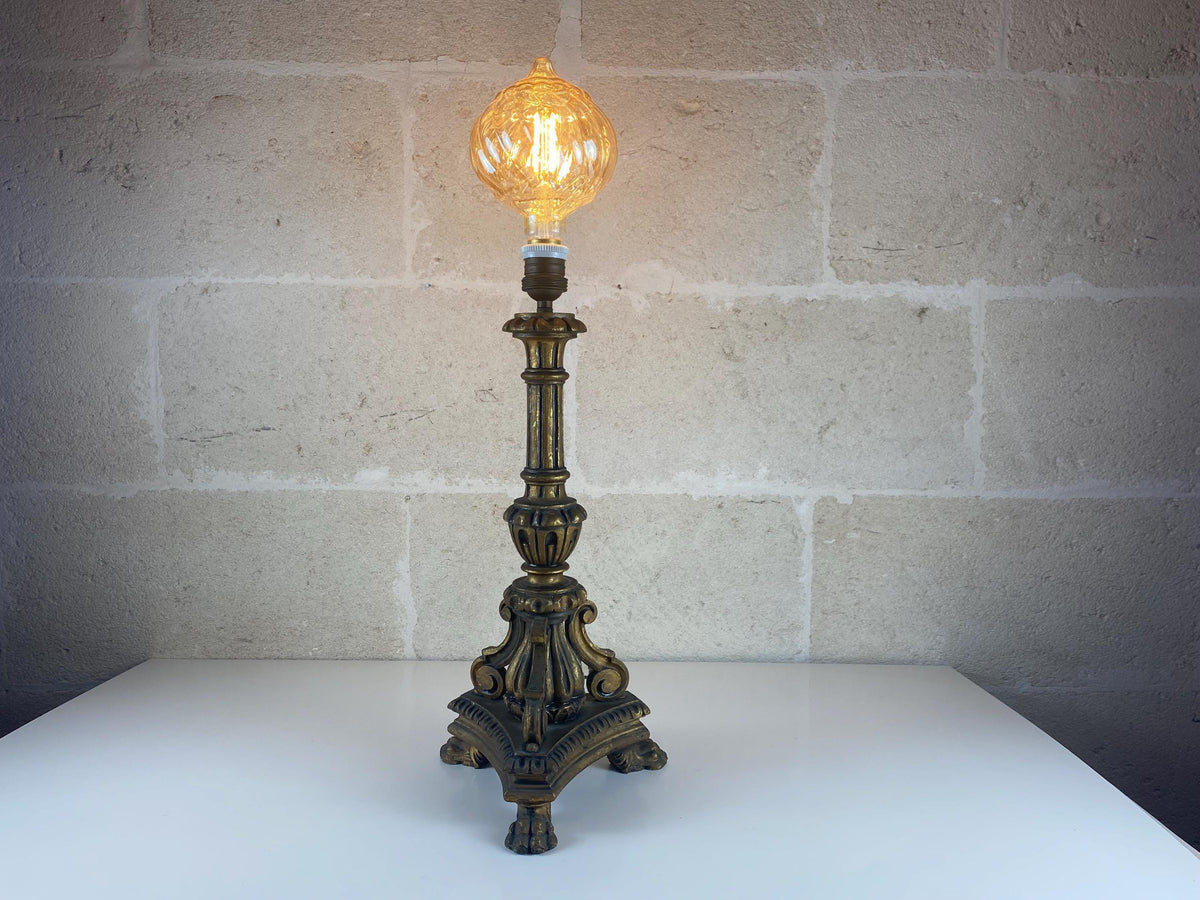 Lámpara de mesa antigua italiana de madera dorada, c. finales de 1800 – Candelabro de altar alto, estilo neobarroco