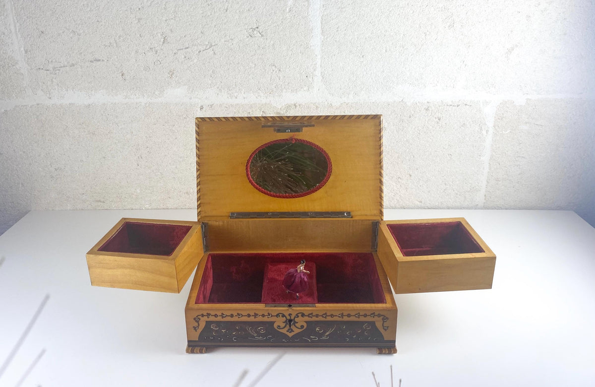 Portagioie musicale vintage Reuge con intarsio sorrentino