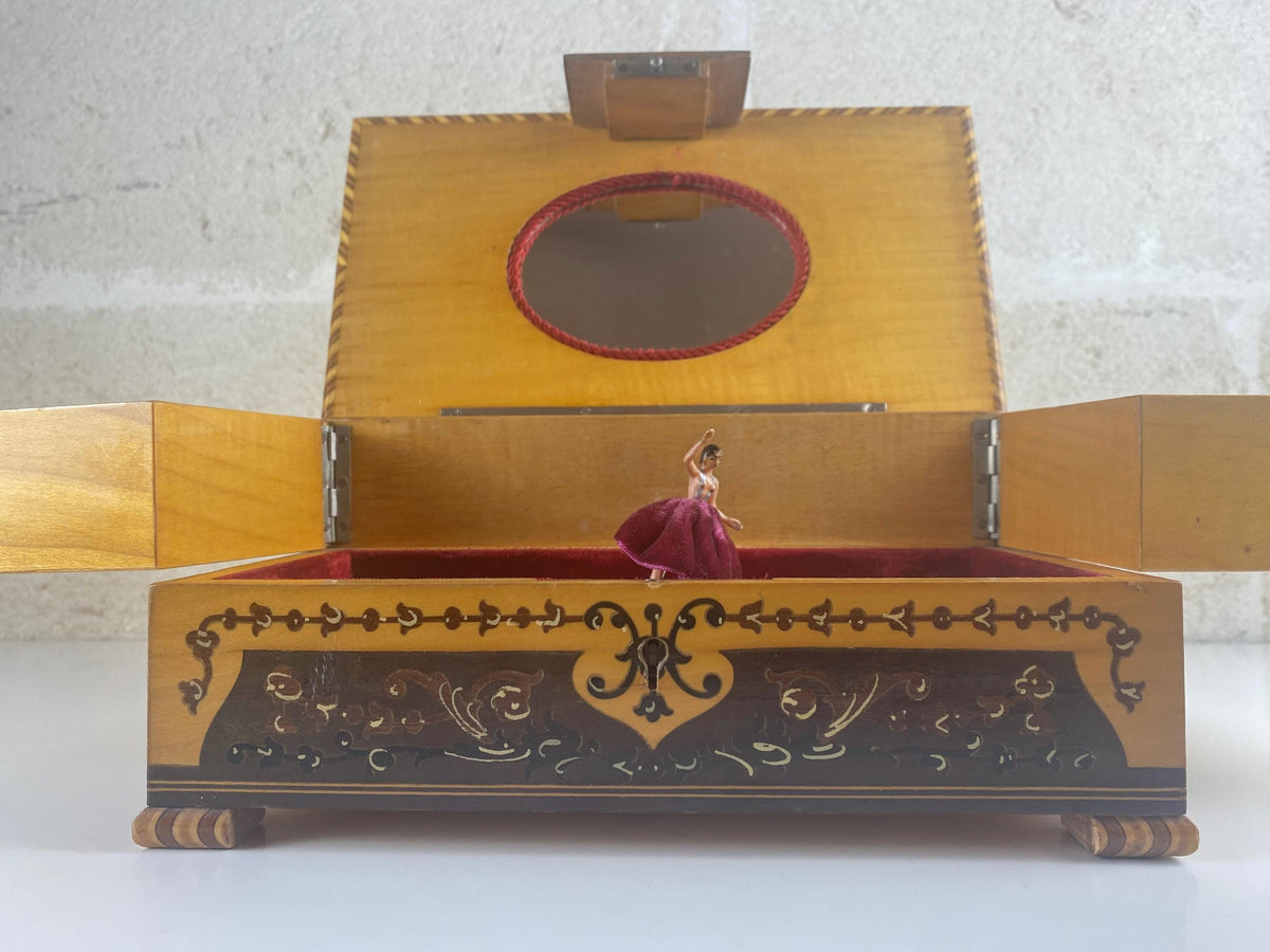 Portagioie musicale vintage Reuge con intarsio sorrentino