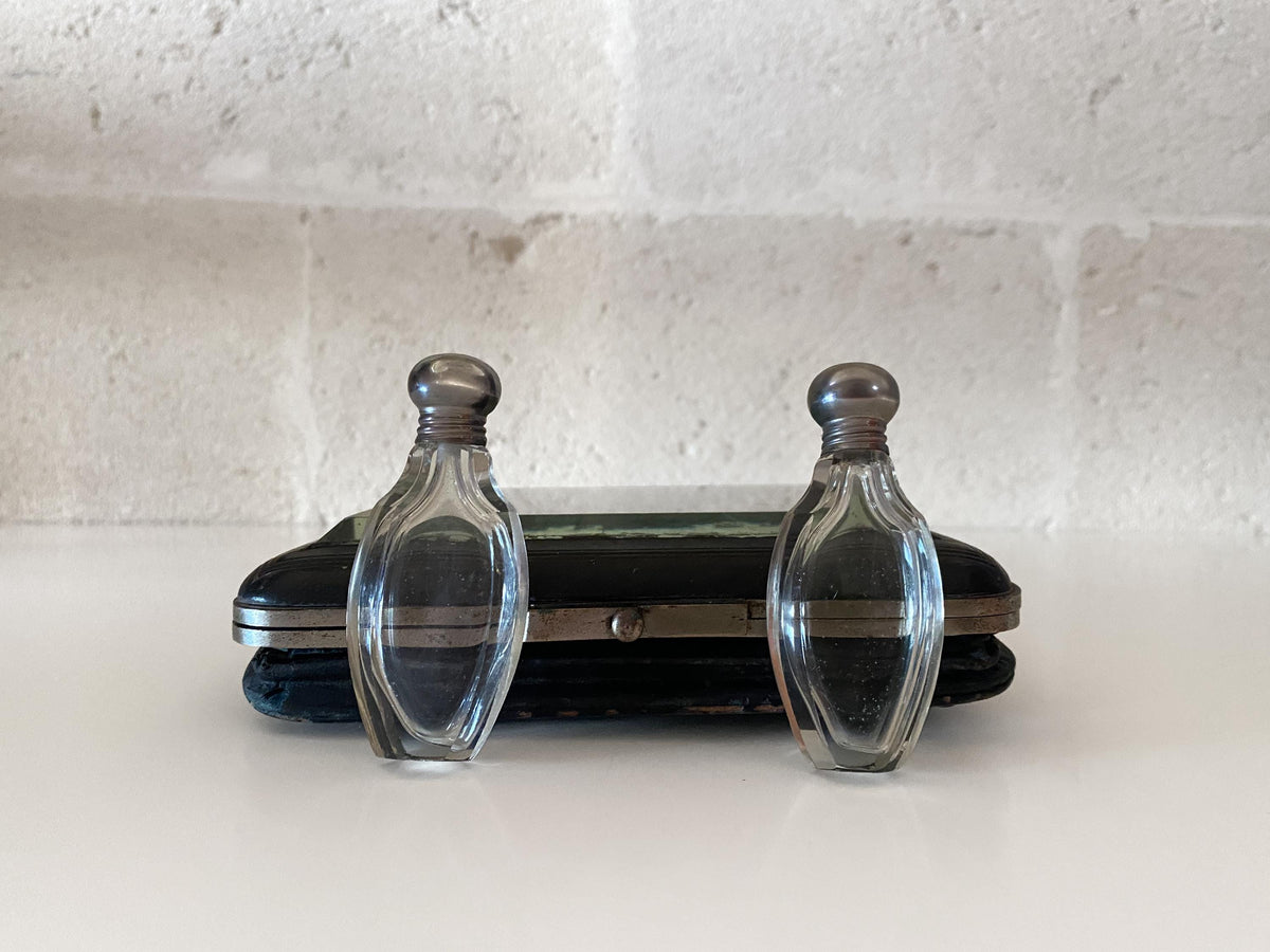 Coffret à parfum de voyage ancien du Palais Royal – Deux flacons en cristal taillé main, Napoléon III