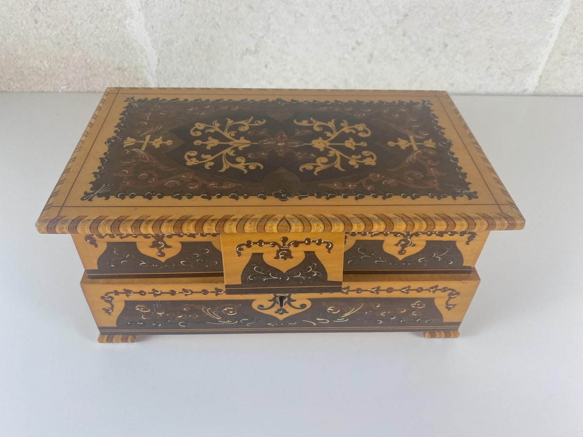 Portagioie musicale vintage Reuge con intarsio sorrentino