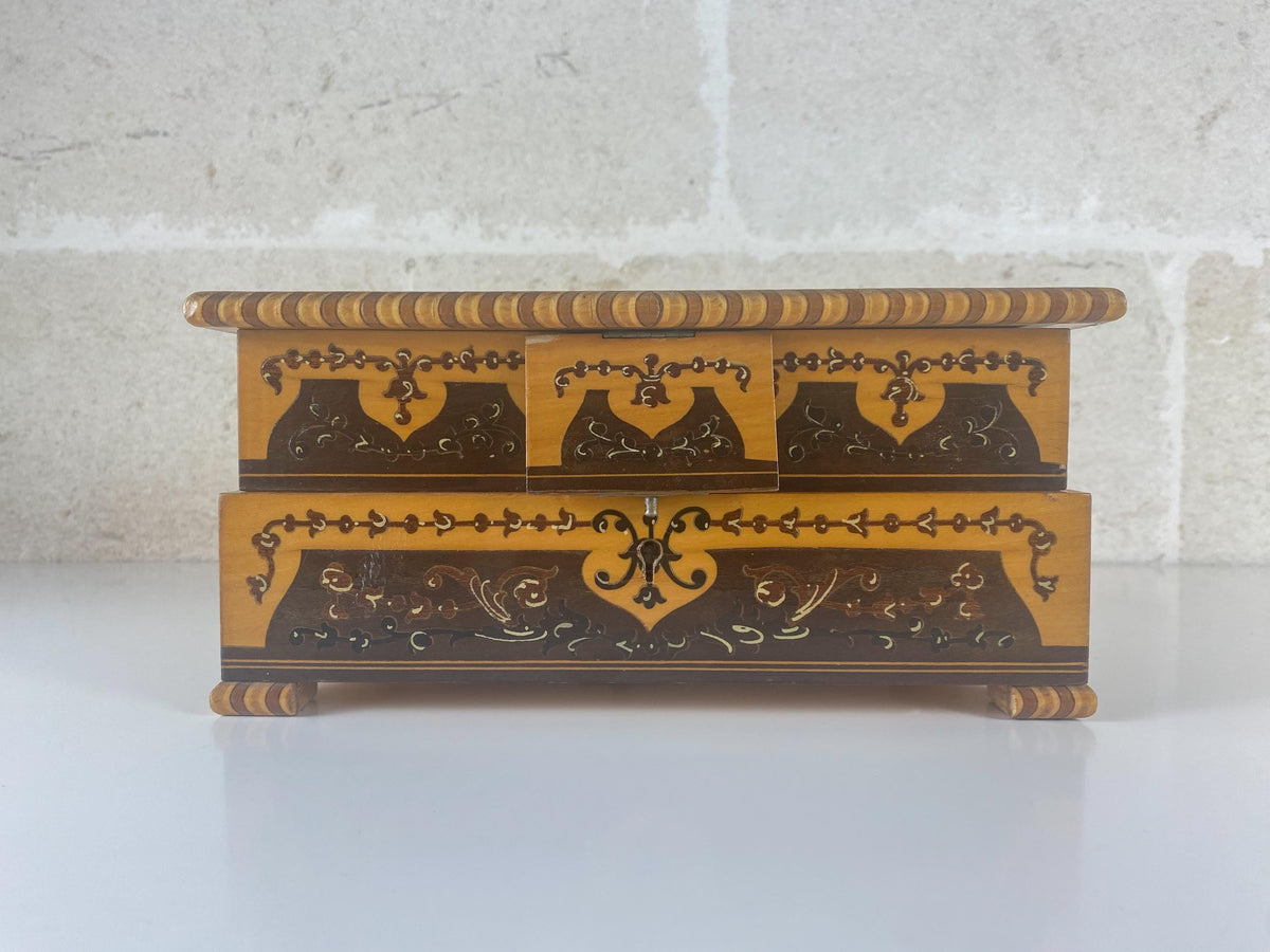 Portagioie musicale vintage Reuge con intarsio sorrentino