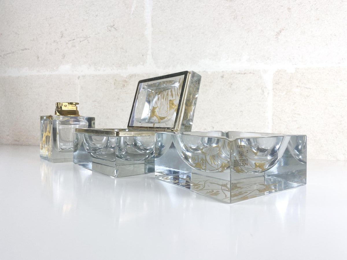Set da fumo Pagnin & Bon in vetro di Murano anni '60, motivo acquatico inciso in oro 24k, cofanetto in cristallo italiano, accendino da tavolo, trio di posacenere